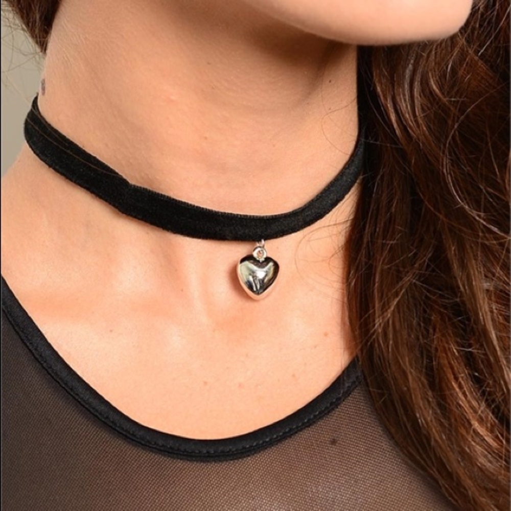 NEW SILVER HEART CHOKER